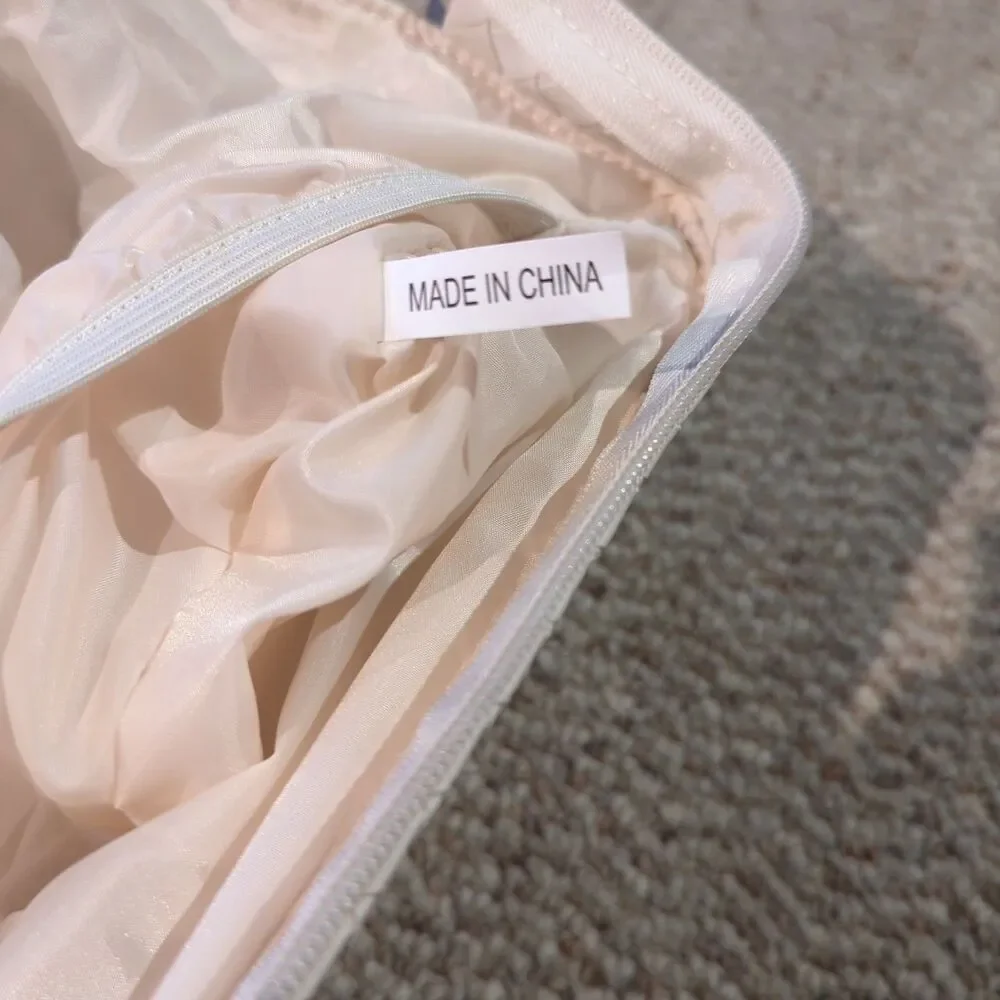 Von Maur Cosmetic Makeup Toiletry Bag Travel Beige Weave Zip Pocket